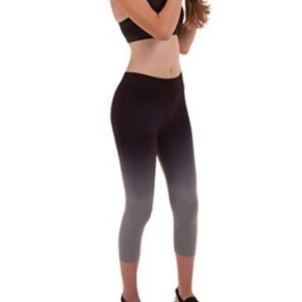NWOT Zaney Threads Ombré Capri Seamless Stretch Leggings Sz S/M